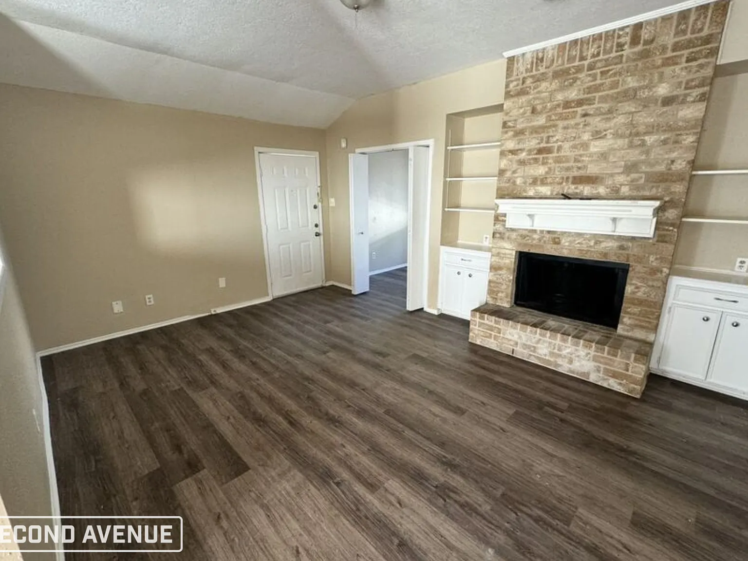 3 bed, 2.0 bath, 1019 sqft, $1,495 — Photo 2