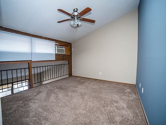 5th image of 1011 Southpark Dr APT 2