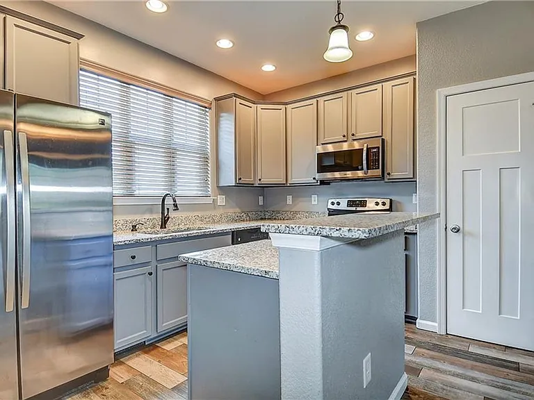 624 Foster Ln — Photo 10