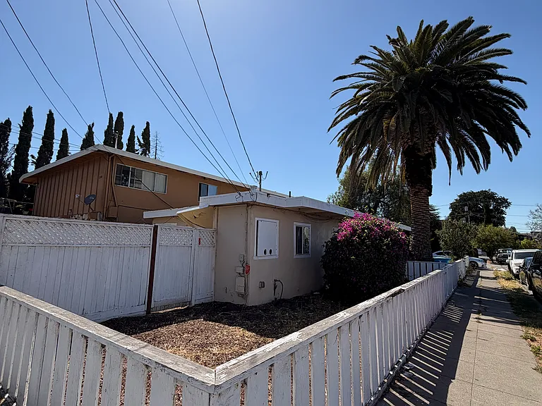 1324 Addison St — Photo 12