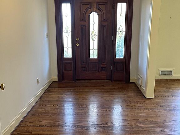 2nd image of 1035 Balmoral Dr