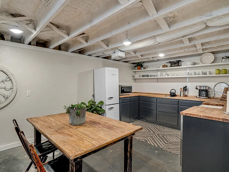 403 W Shaw St #B — Photo 5