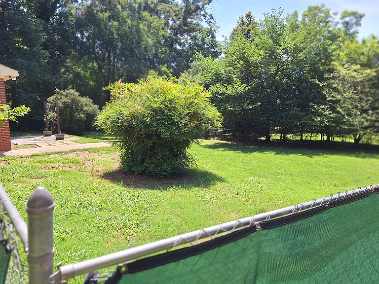 286 Greencrest Dr — Photo 1