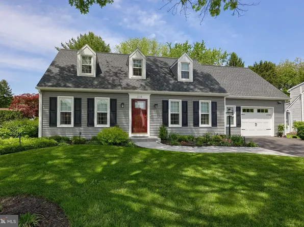 319 Powell Dr, Lancaster, PA 17601