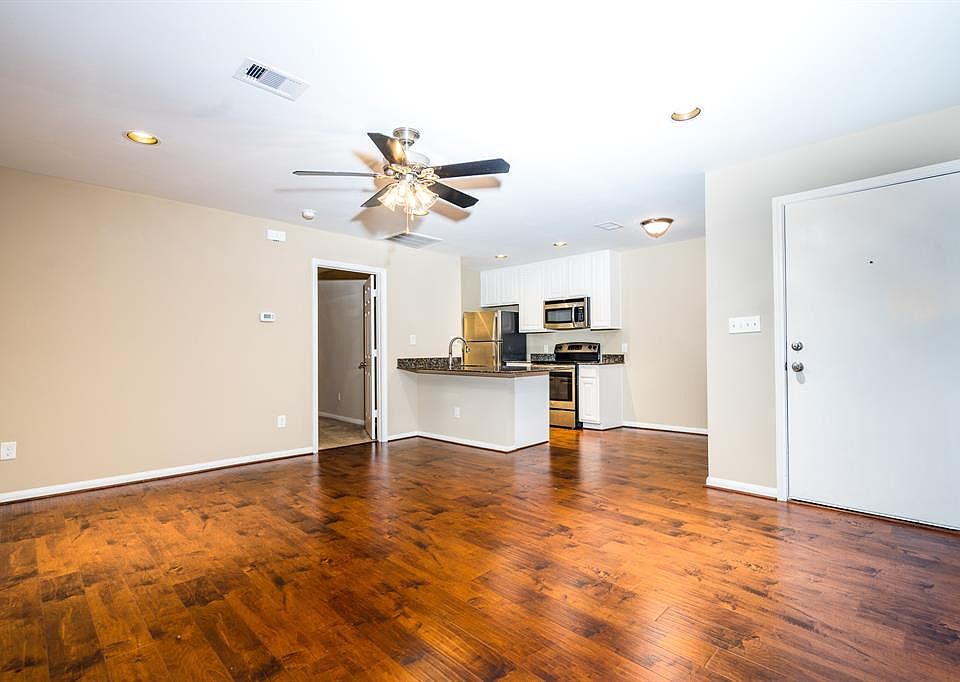 1st image of 5343 Richmond Ave #17