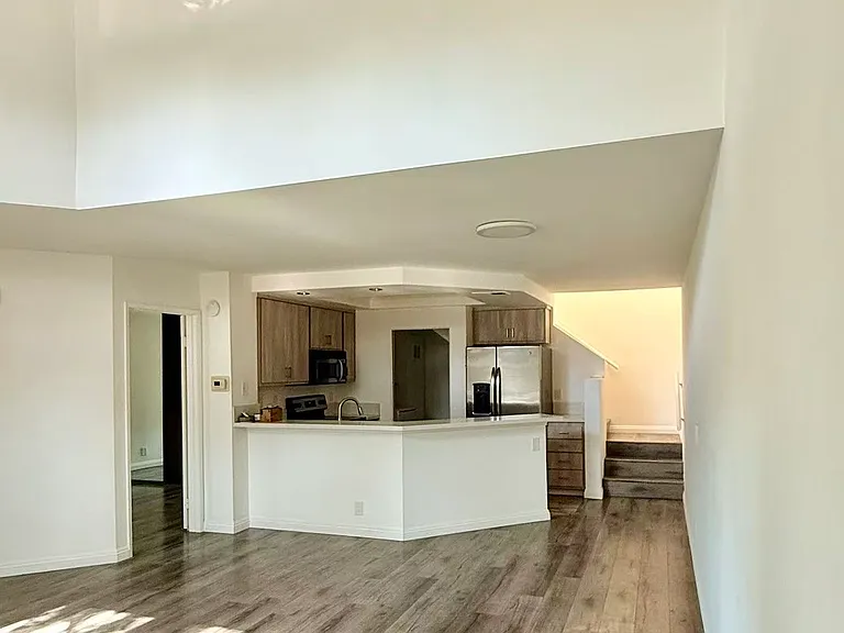 105 Briarglen — Photo 2