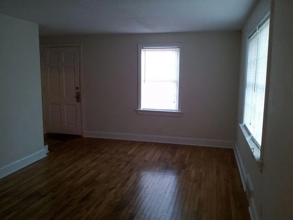 219 Colleton Rd — Photo 4