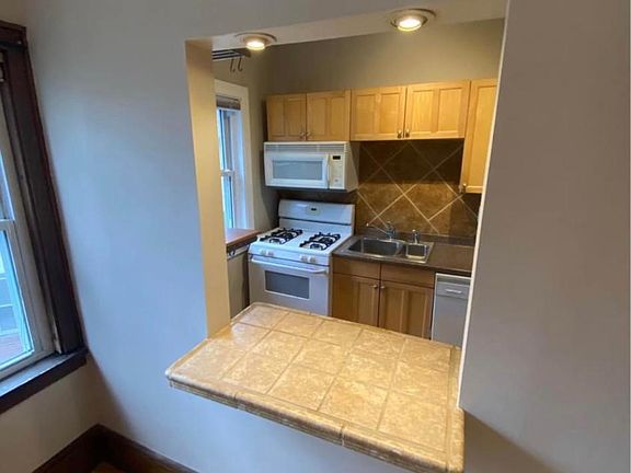 2nd image of 3655 Harriet Ave APT 5
