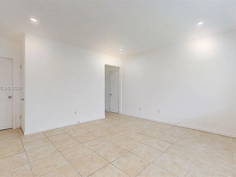 2499 SW 27th St #5 — Photo 7