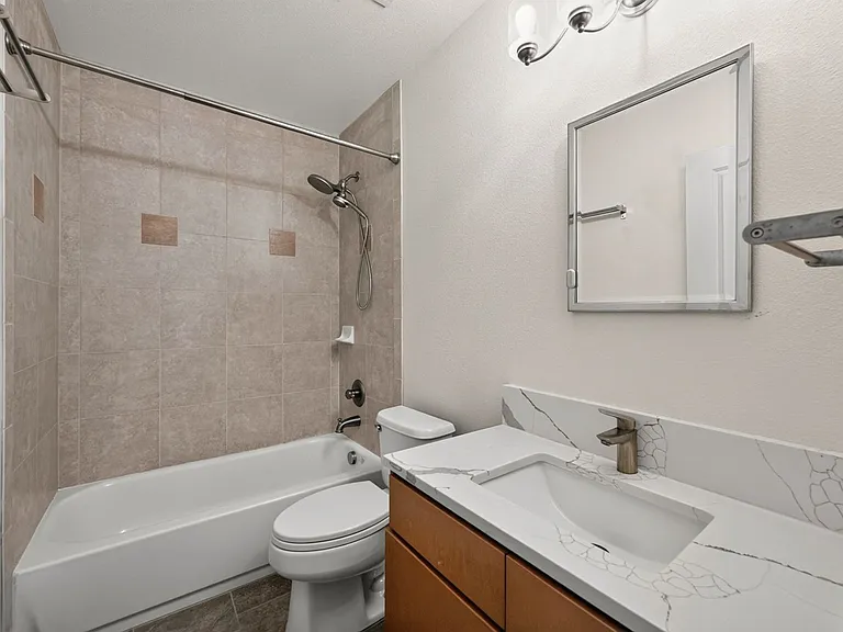 3200 Utica St — Photo 32