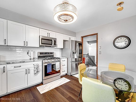 5th image of 1220 Stratford Dr W
