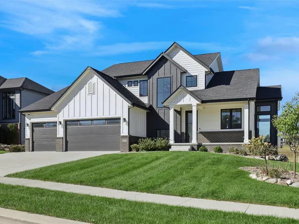 4724 162nd St, Urbandale, IA 50323