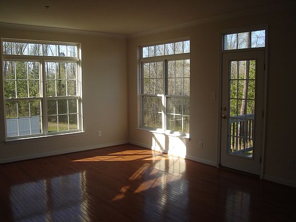 4th image of 930 Wellston Ct