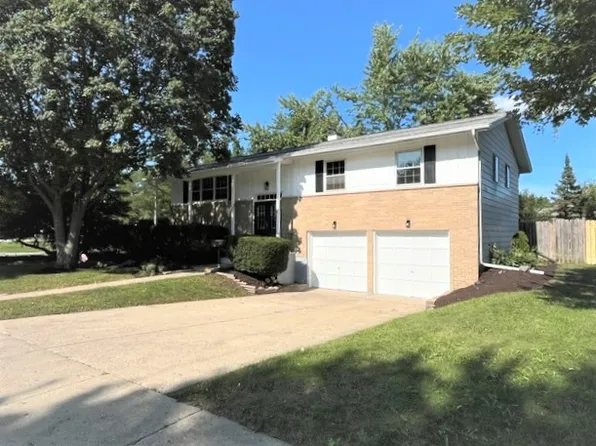 17 S Winston Dr, Palatine, IL 60074