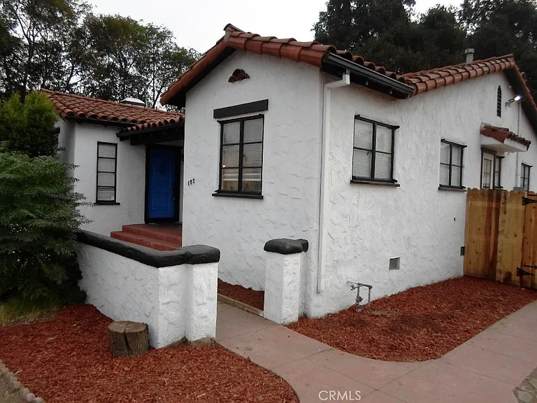 1574 N Orange Grove Ave — Photo 32