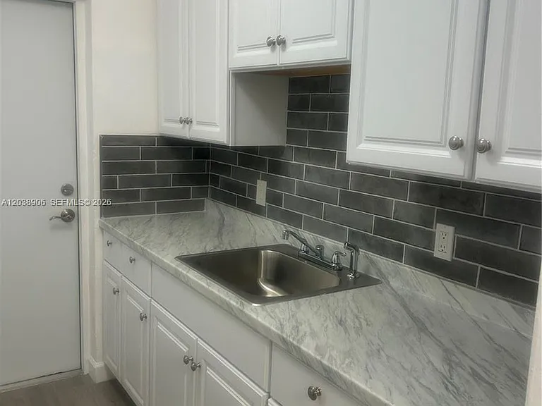 415 76th St #8 — Photo 5