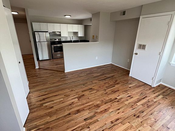 3rd image of 1427 N Clayton St #4