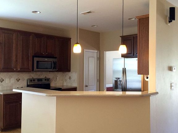 3rd image of 473 Shady Grove Ct