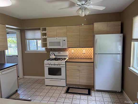 2nd image of 22017 Seminole St