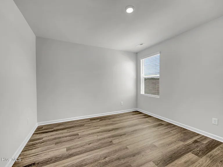 1095 Hanson Dr — Photo 21