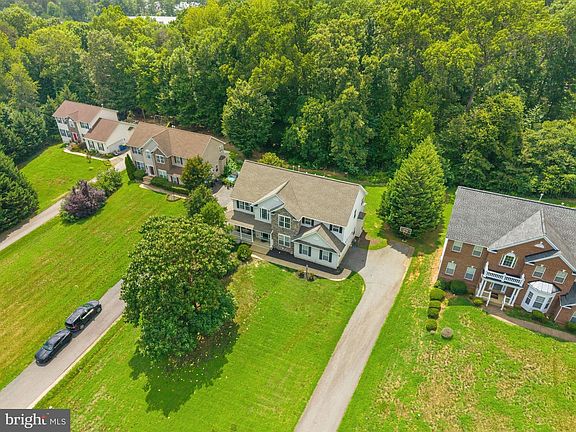 2nd image of 6 Towering Oaks Dr