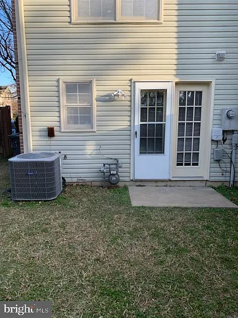 4 bed, 2.5 bath, 1395 sqft, $2,900 — Photo 3