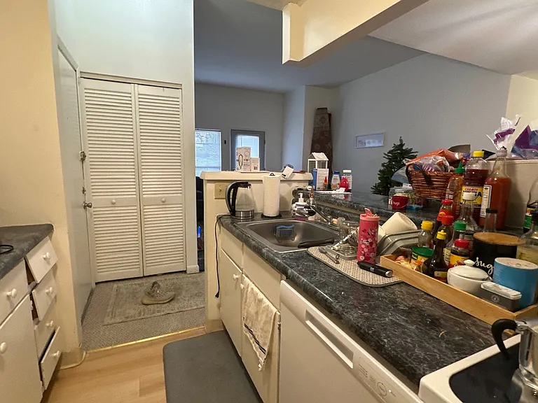 University Park Apartments near Cornell University — Photo 767
