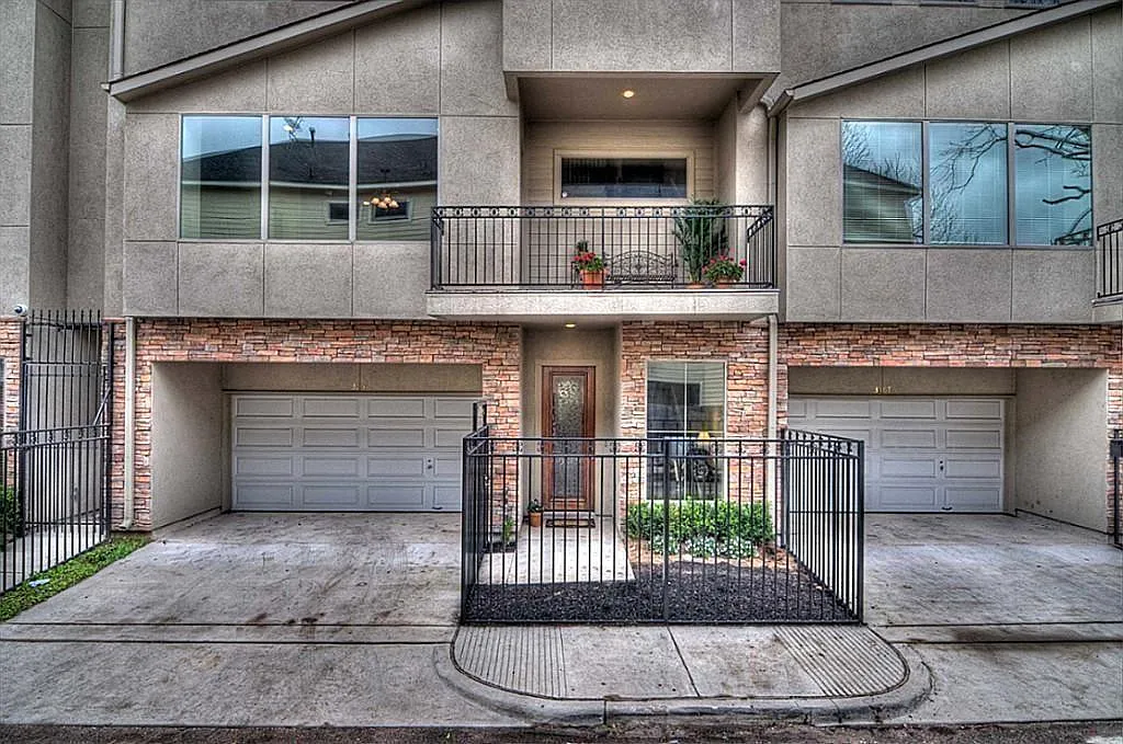 3 bed, 3.5 bath, 2708 sqft, $2,795 — Photo 1