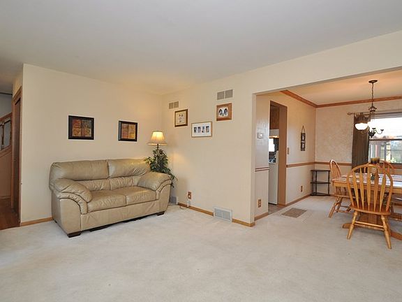 5th image of 1140 E Mary Ln