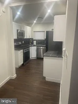 3 bed, 1.5 bath, 1000 sqft, $1,950 — Photo 4