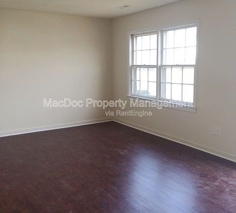 4th image of 328 Brock Sq