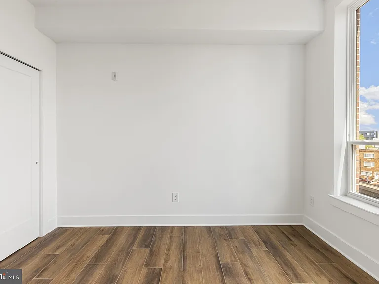 2214 N Front St #202 — Photo 17
