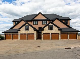 440 Raymond Pl APT 2, Dubuque, IA 52001