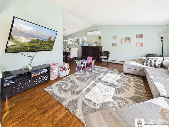 4th image of 106 Bradley Dr
