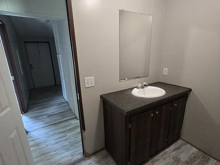 711 Wellington Rd — Photo 10