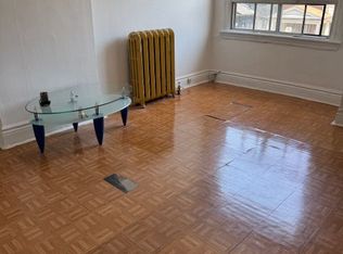 10 Carling Ave #2, Toronto, ON M6G 3S1
