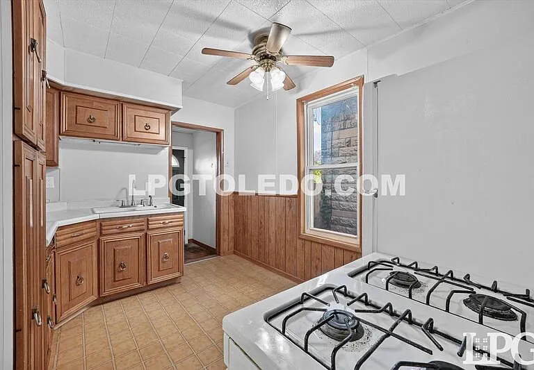 1715 Greenwood Ave — Photo 12