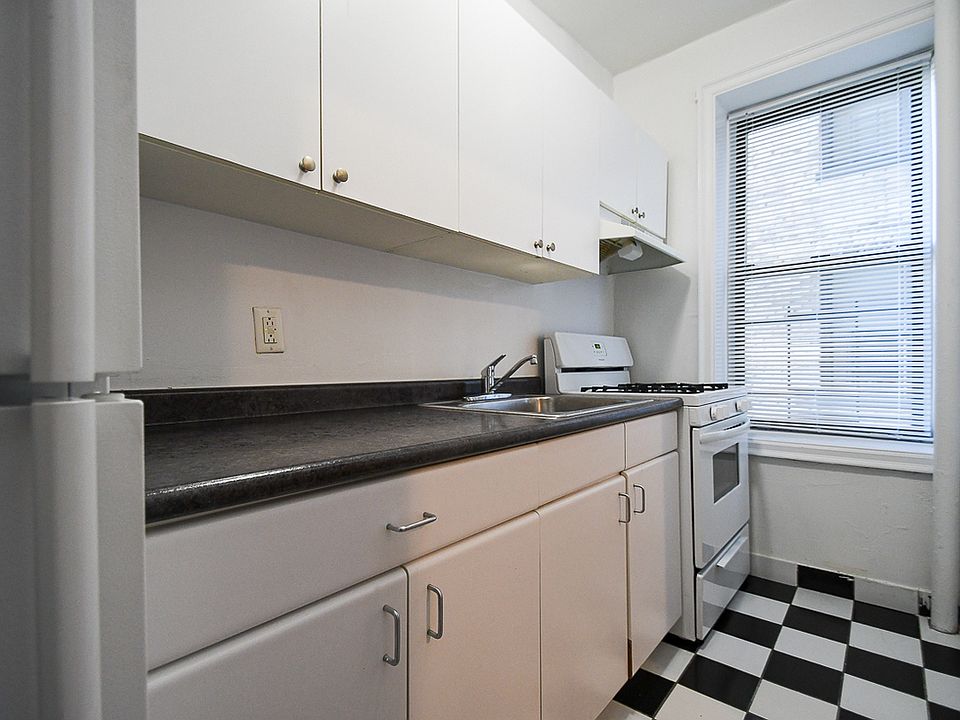 1st image of 2121 Cedar Ave APT 3E
