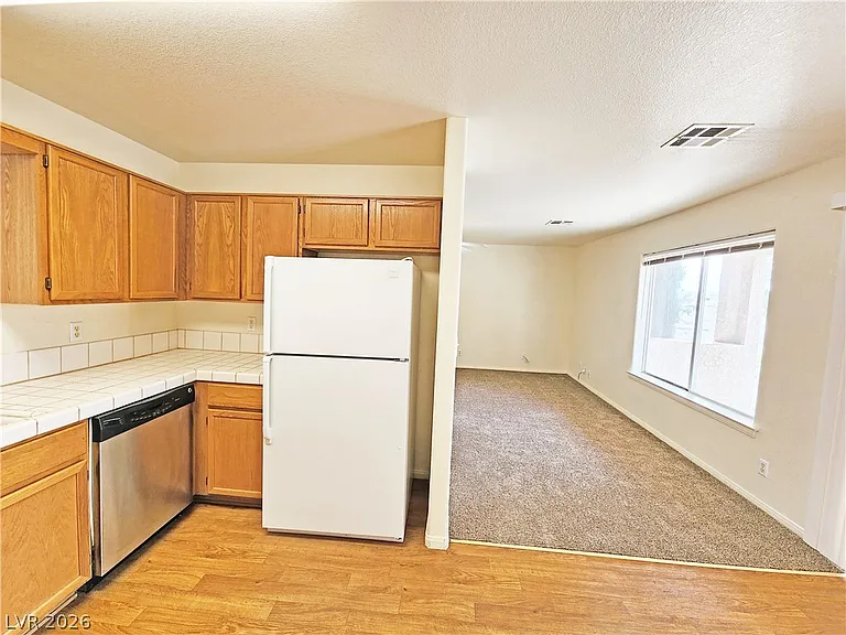 561 E Bourbon St #B — Photo 11