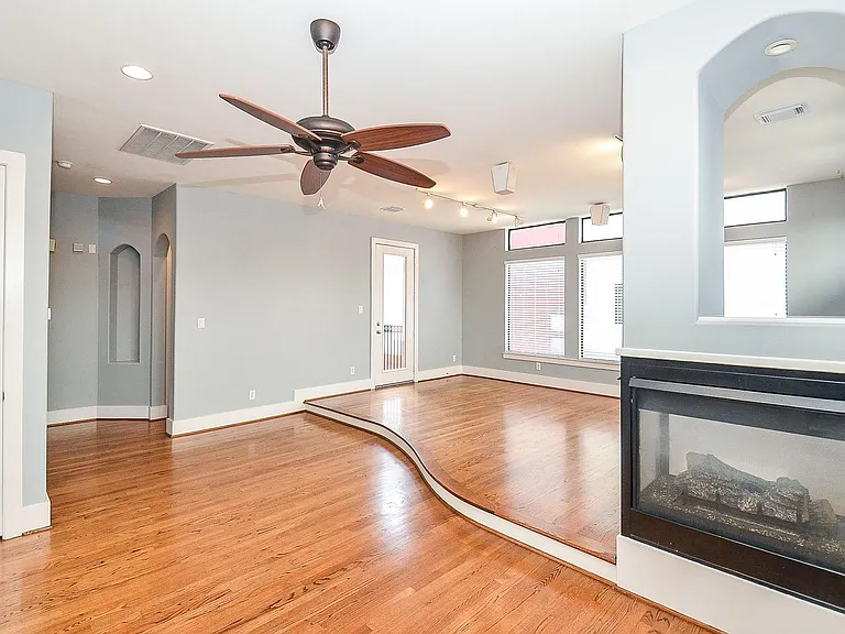 408 Parker St — Photo 11