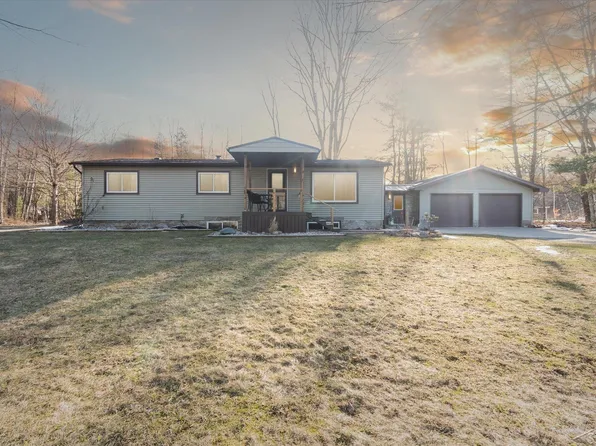1649 SE County Line Rd, Shepherd, MI 48883