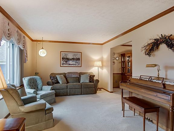 4th image of 354 Meadow View Dr