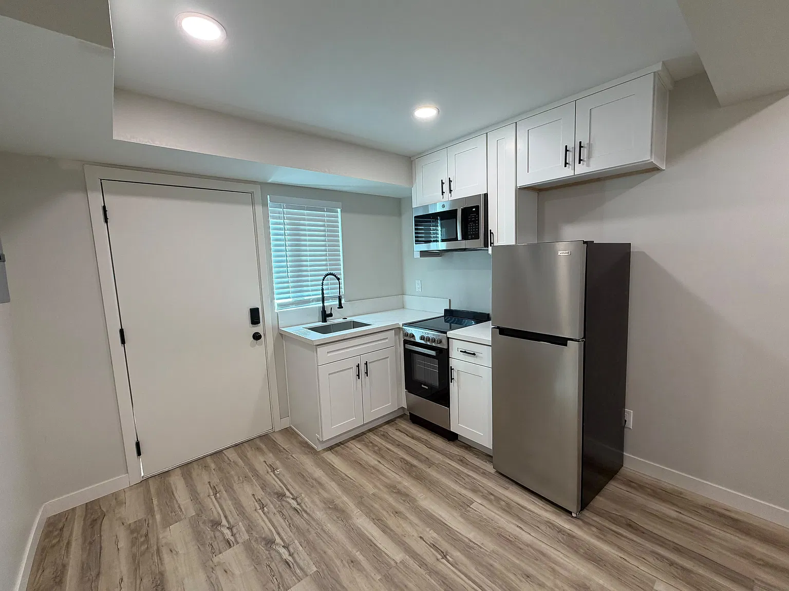 Studio, $1,850 — Photo 2