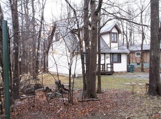 1761 Rolling Hills Dr, Tobyhanna, PA 18466