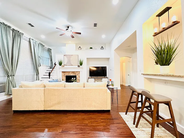 1610 Wagon Wheel Dr — Photo 2