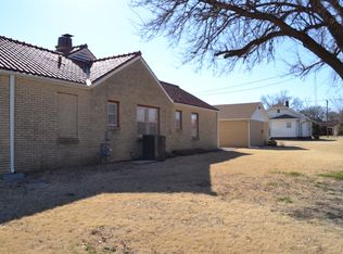 327 E 1st St, Russell, KS 67665