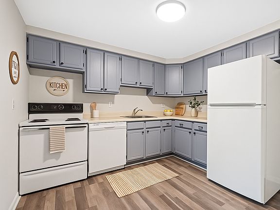5th image of 464 4th St APT 4