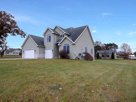 2nd image of 64085 Windrose Way