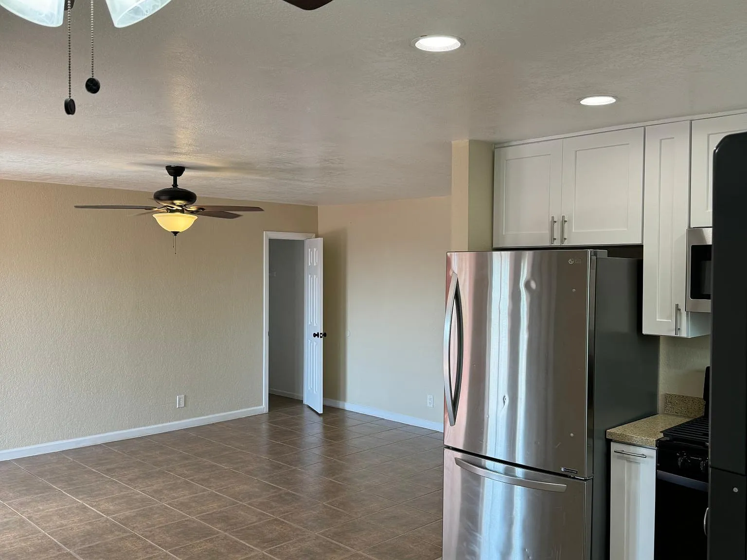 2 bed, 1000 sqft, $2,750 — Photo 4