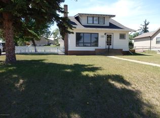 121 3rd St SW, Watford City, ND 58854